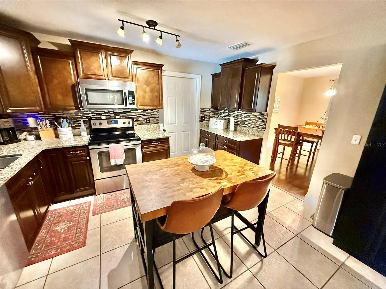 304 BLUEBIRD AVE