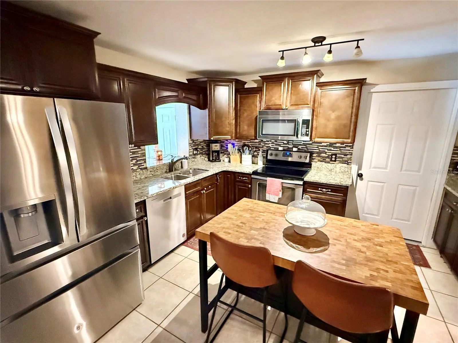 304 BLUEBIRD AVE