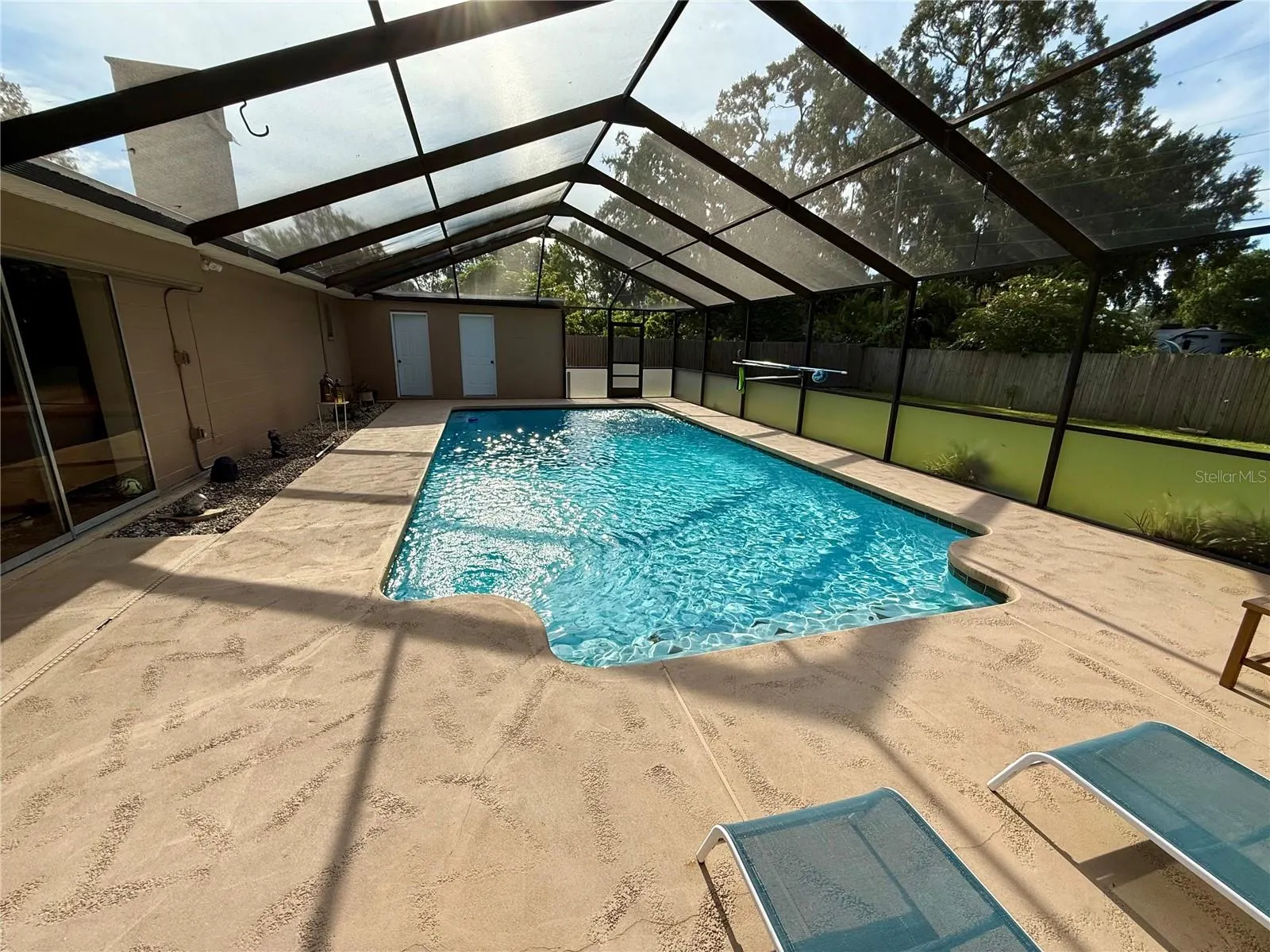 304 BLUEBIRD AVE