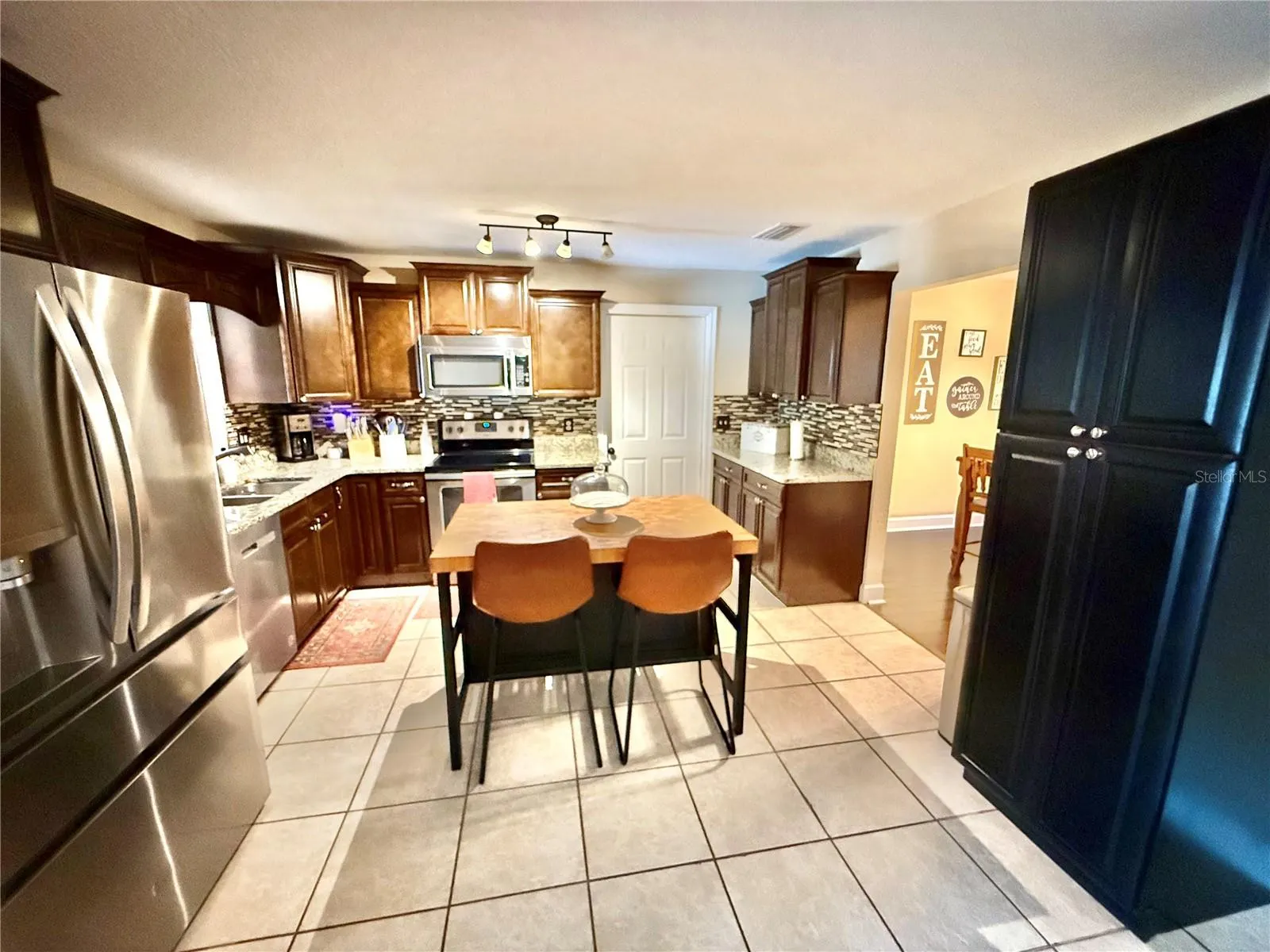 304 BLUEBIRD AVE
