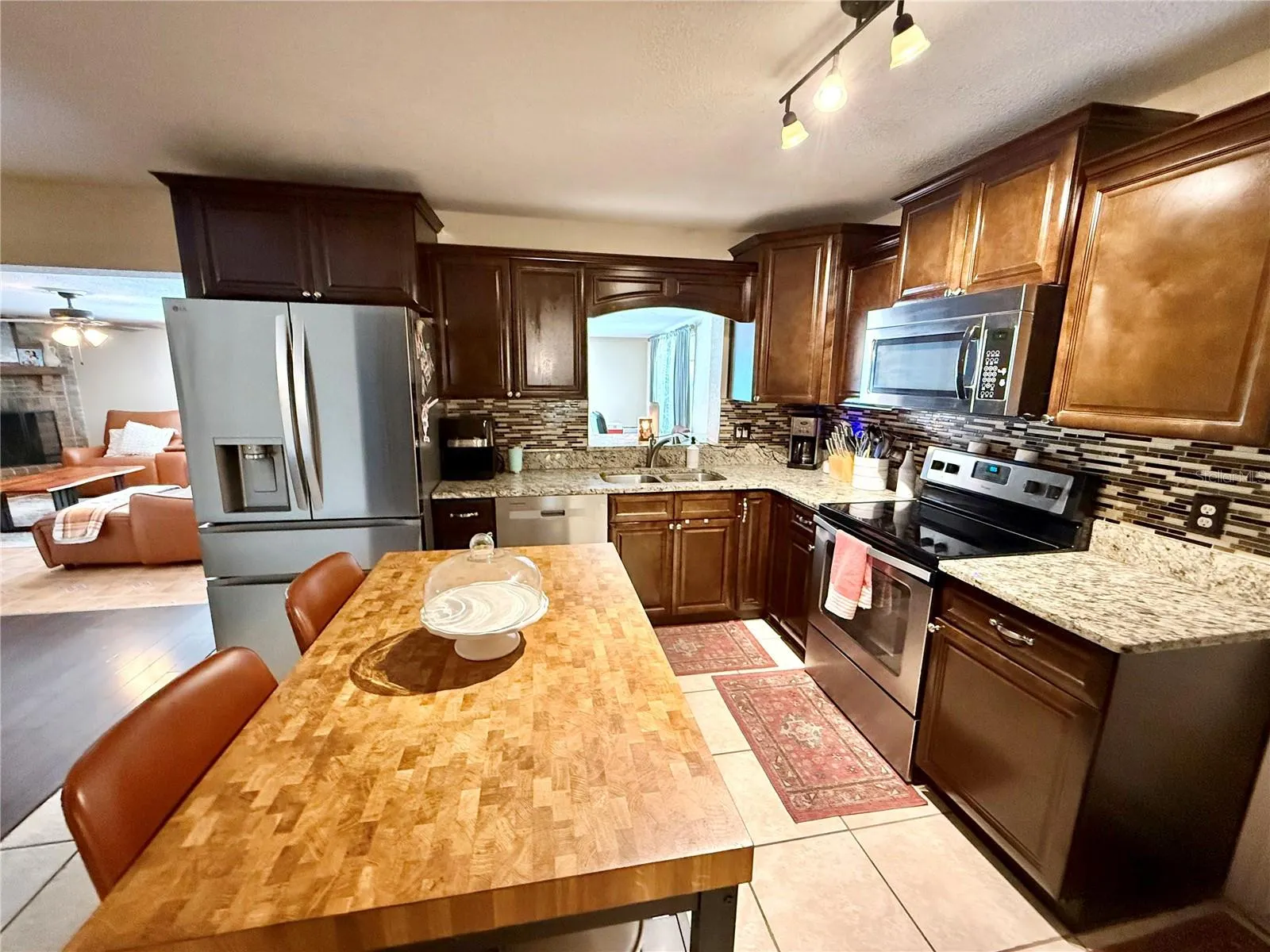 304 BLUEBIRD AVE