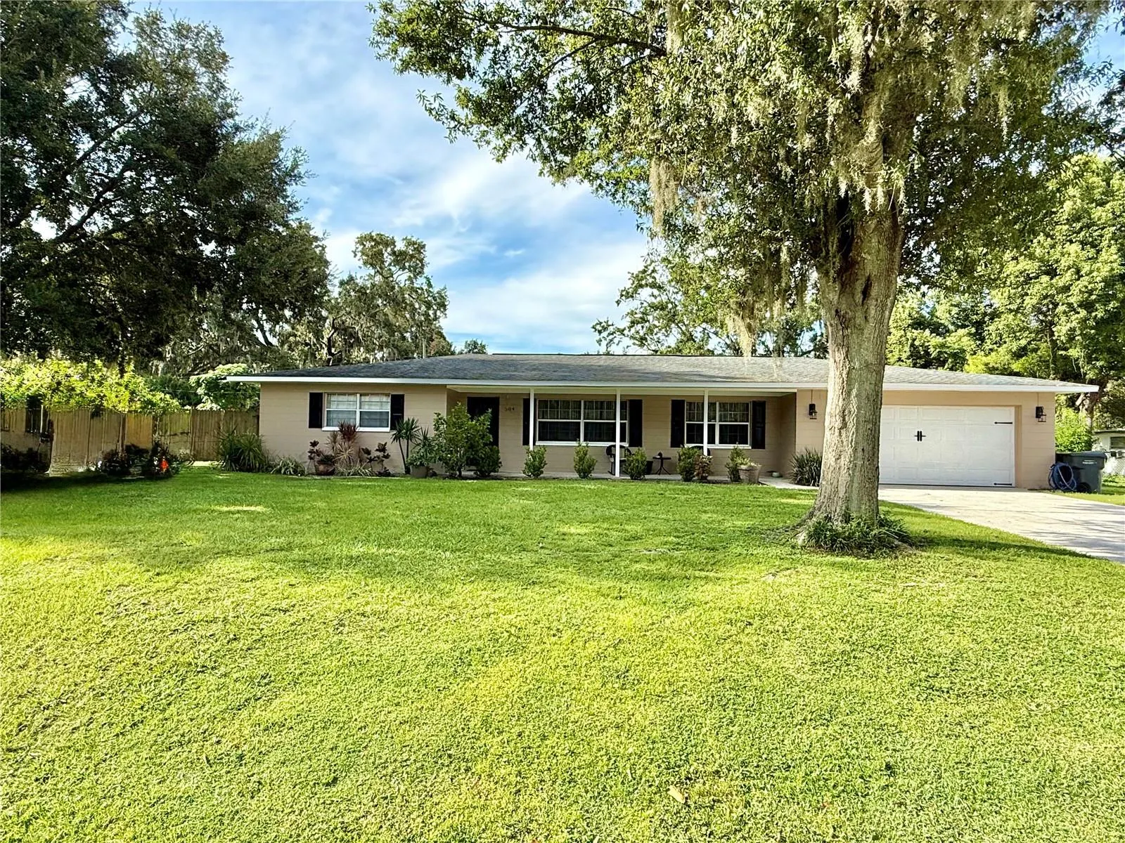 304 BLUEBIRD AVE