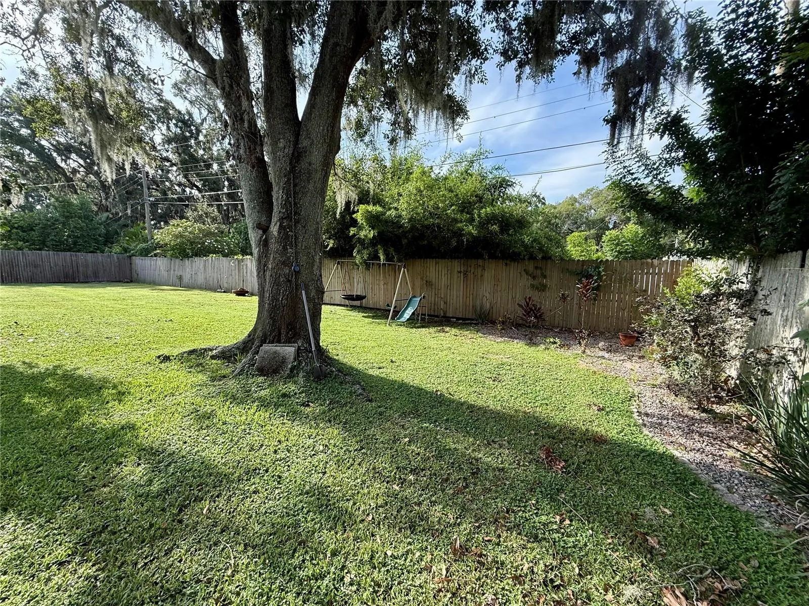 304 BLUEBIRD AVE