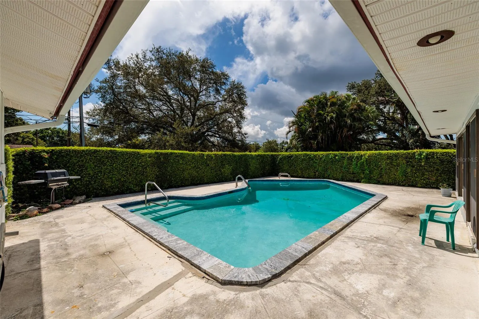 1027 GROVEWOOD CT
