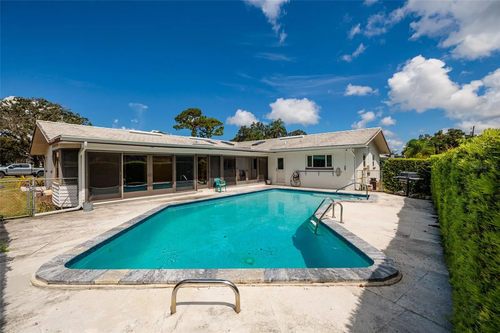1027 GROVEWOOD CT
