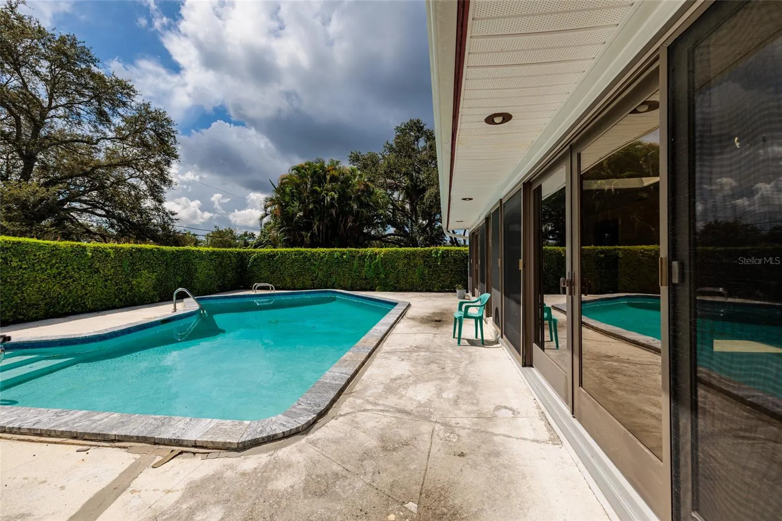 1027 GROVEWOOD CT
