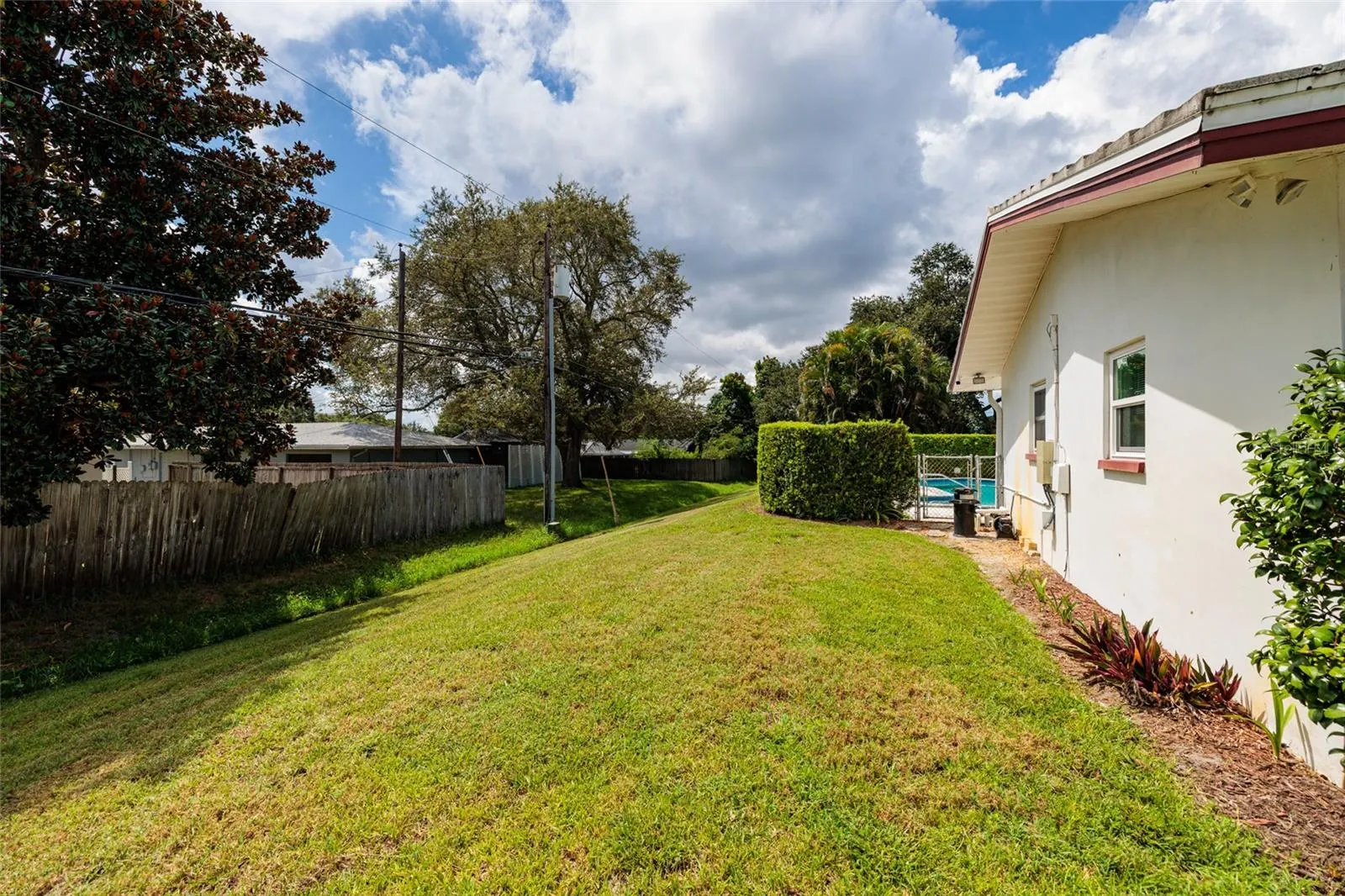 1027 GROVEWOOD CT