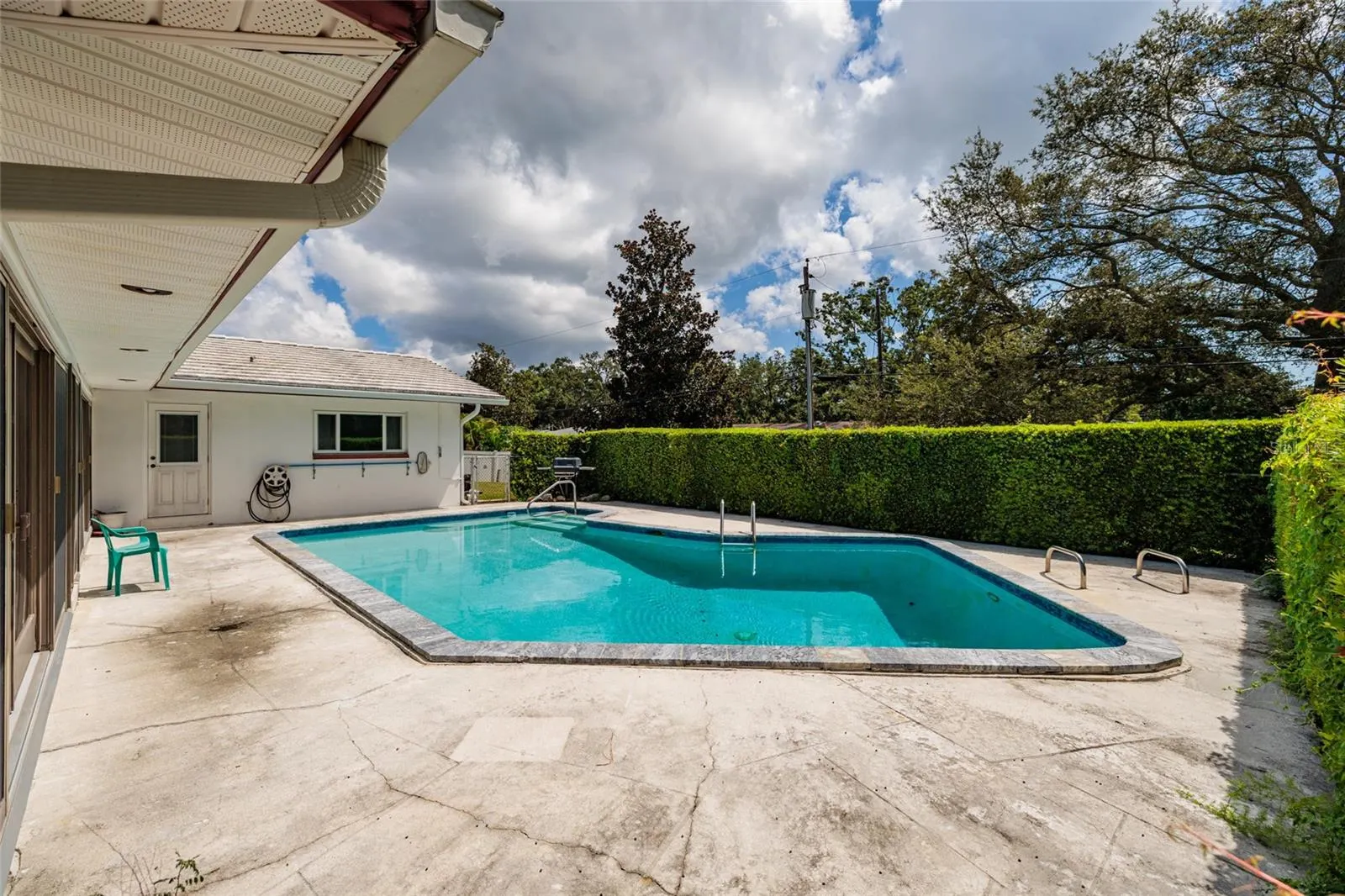 1027 GROVEWOOD CT
