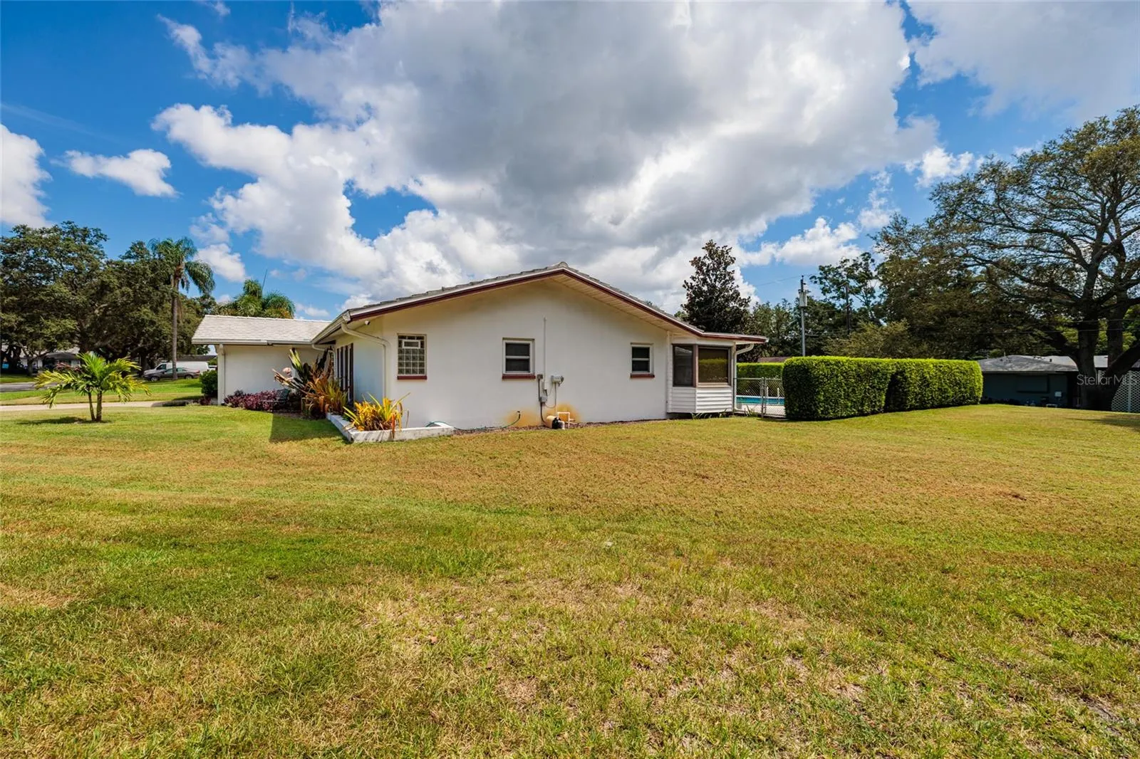 1027 GROVEWOOD CT