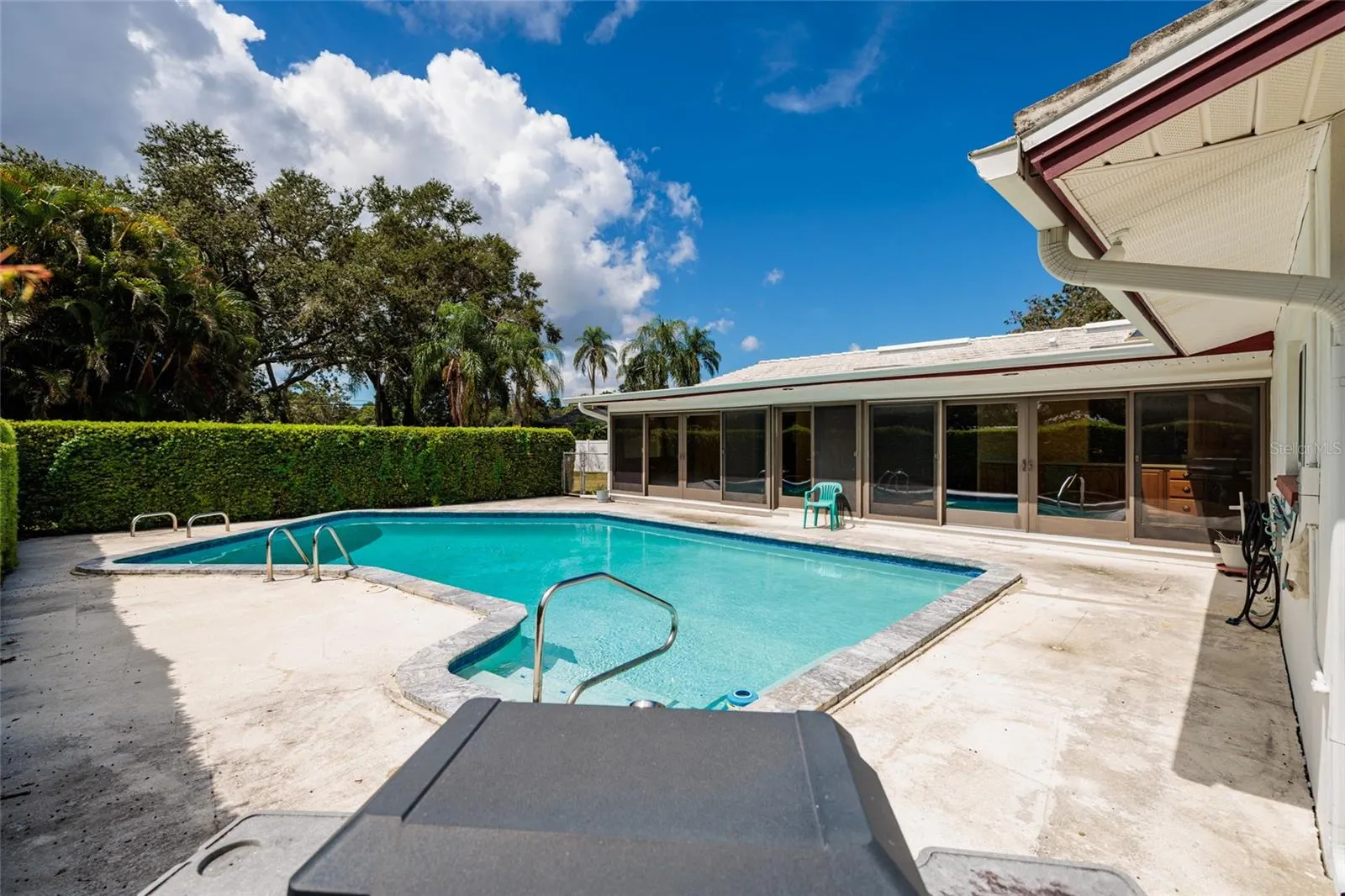 1027 GROVEWOOD CT