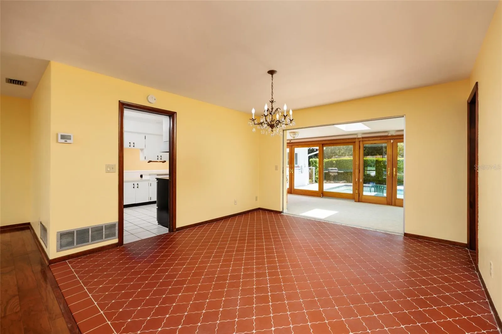 1027 GROVEWOOD CT