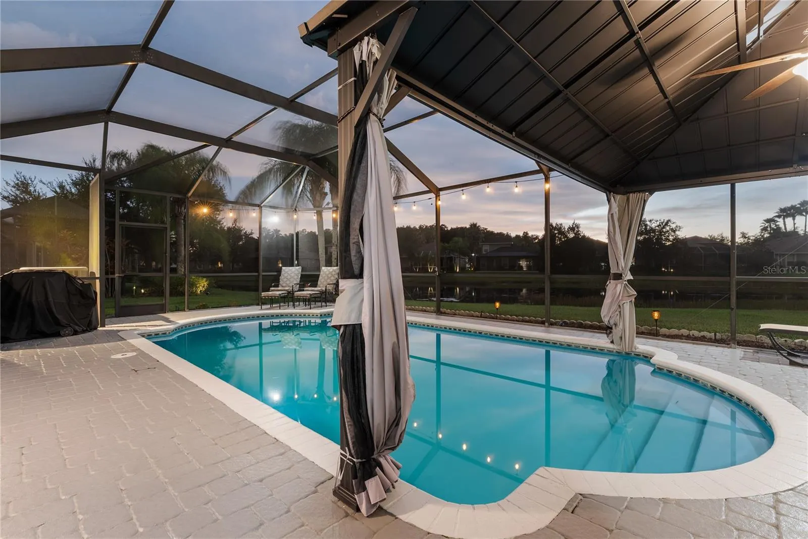 8118 CAMELLA LN
