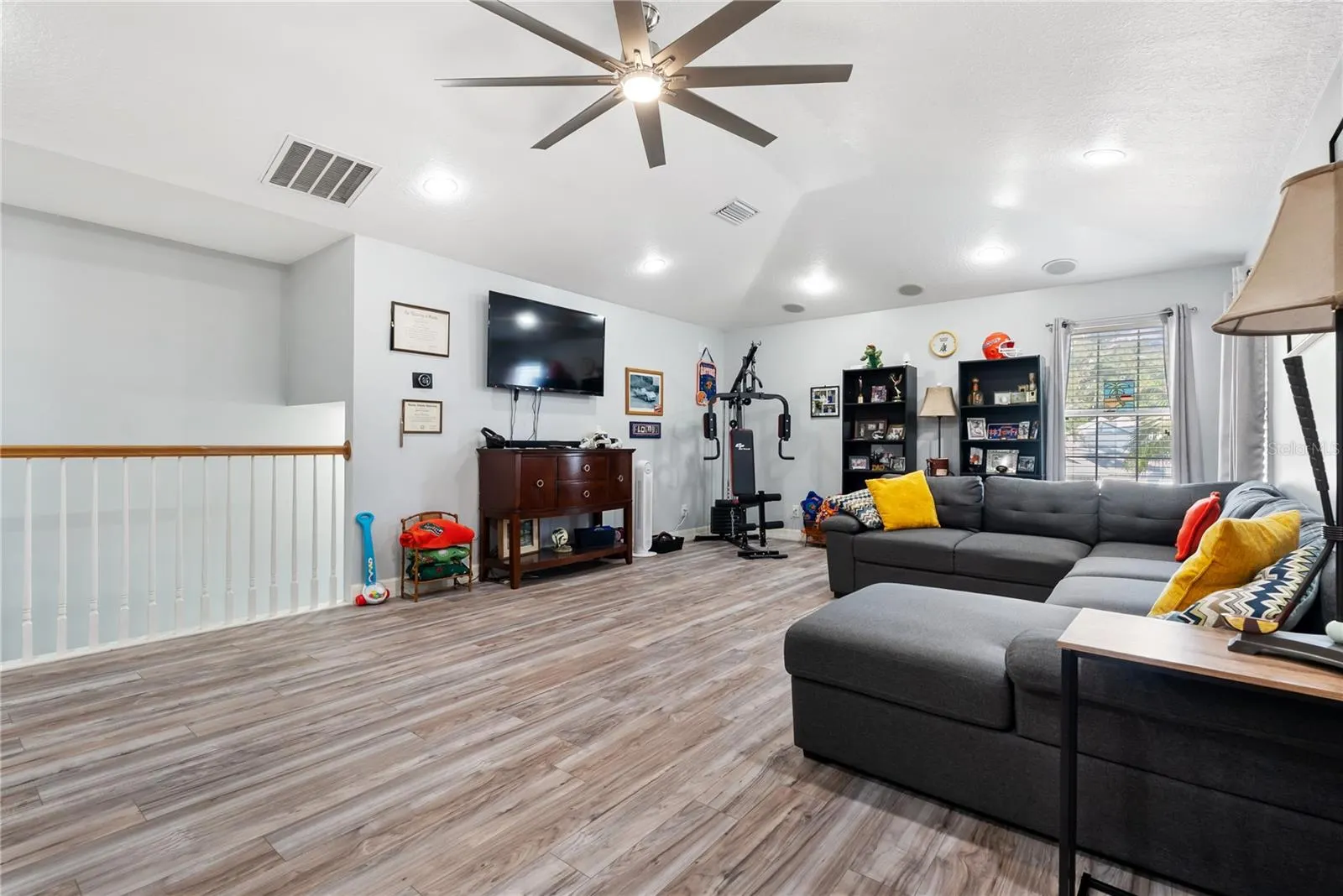 8118 CAMELLA LN