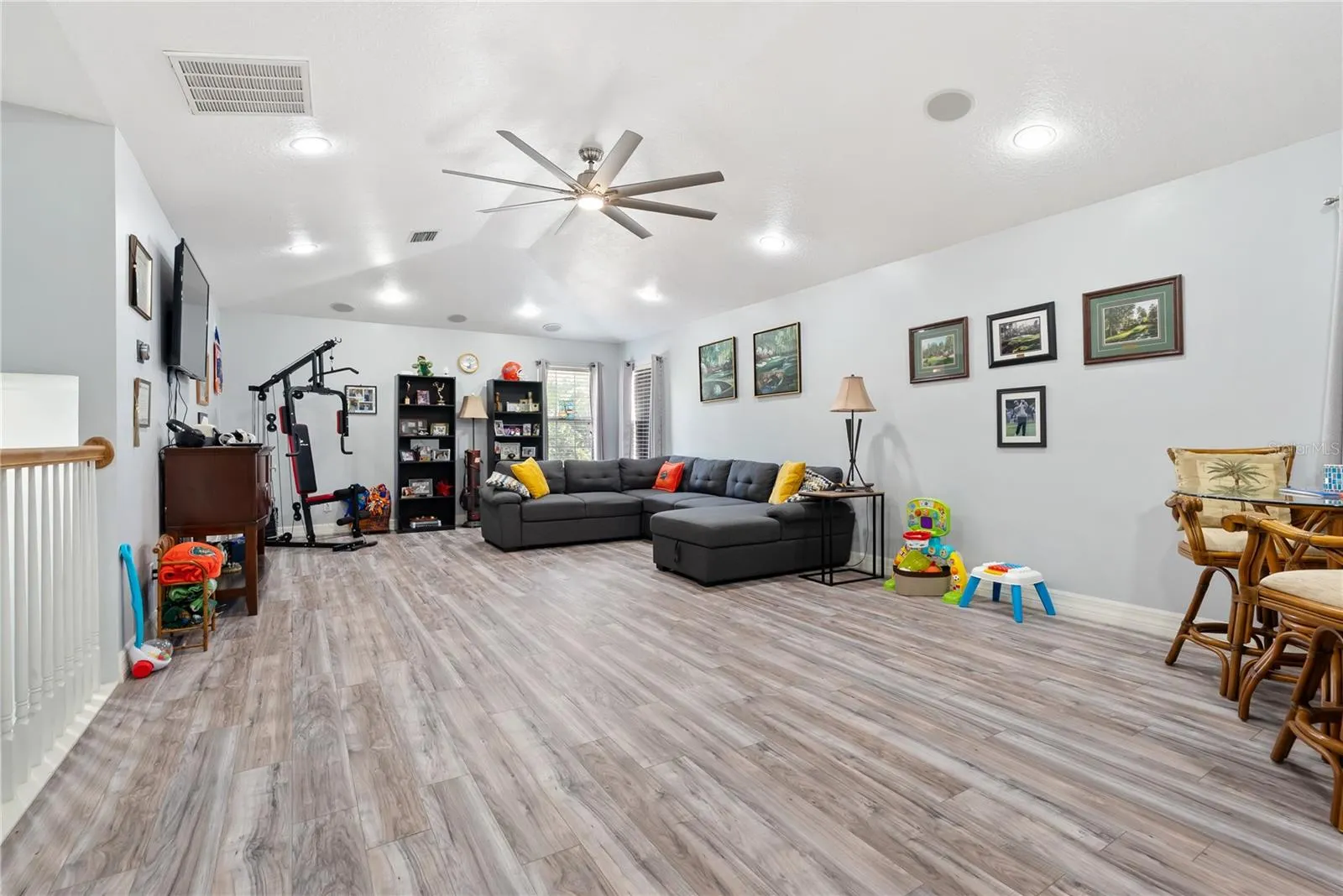 8118 CAMELLA LN