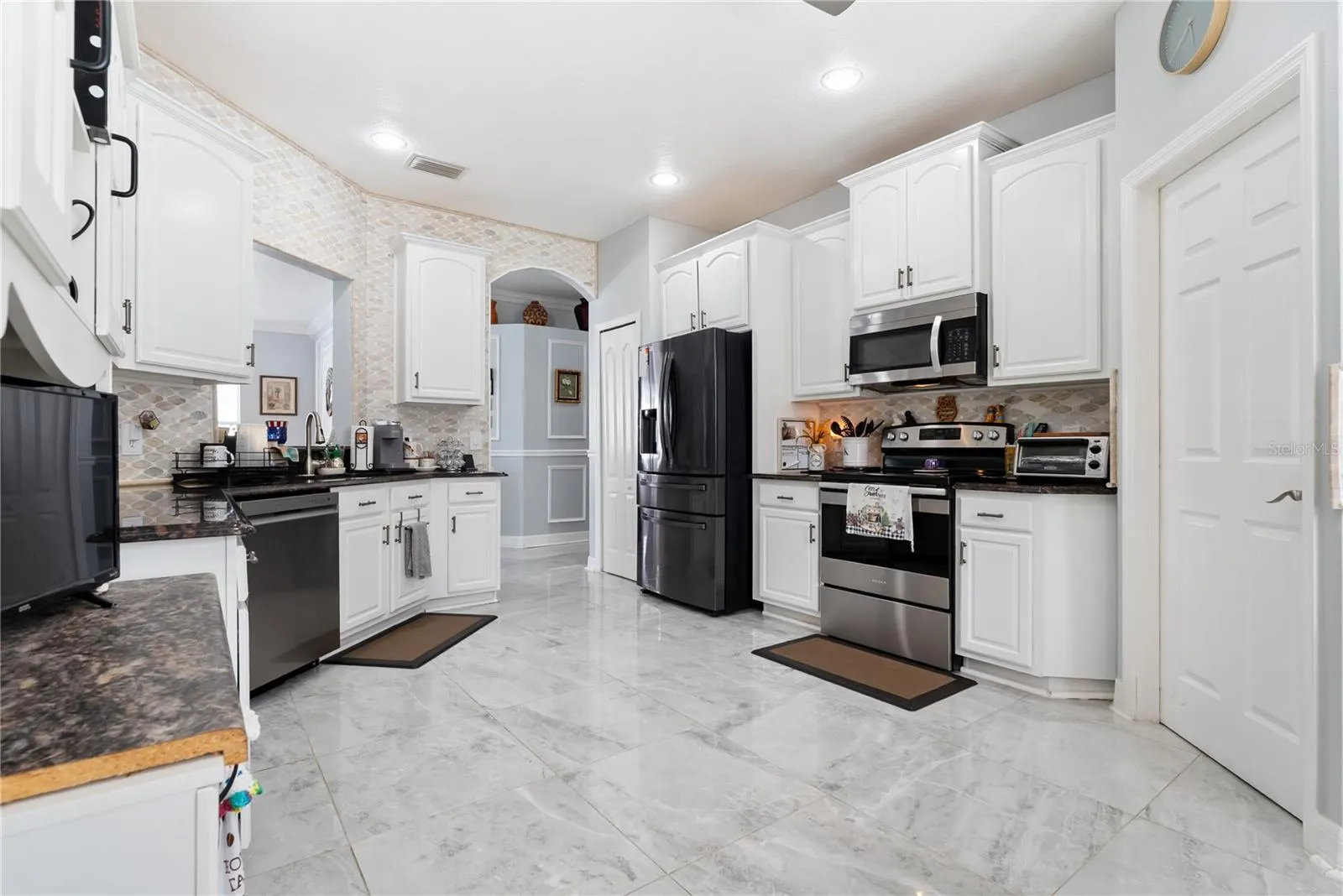 8118 CAMELLA LN