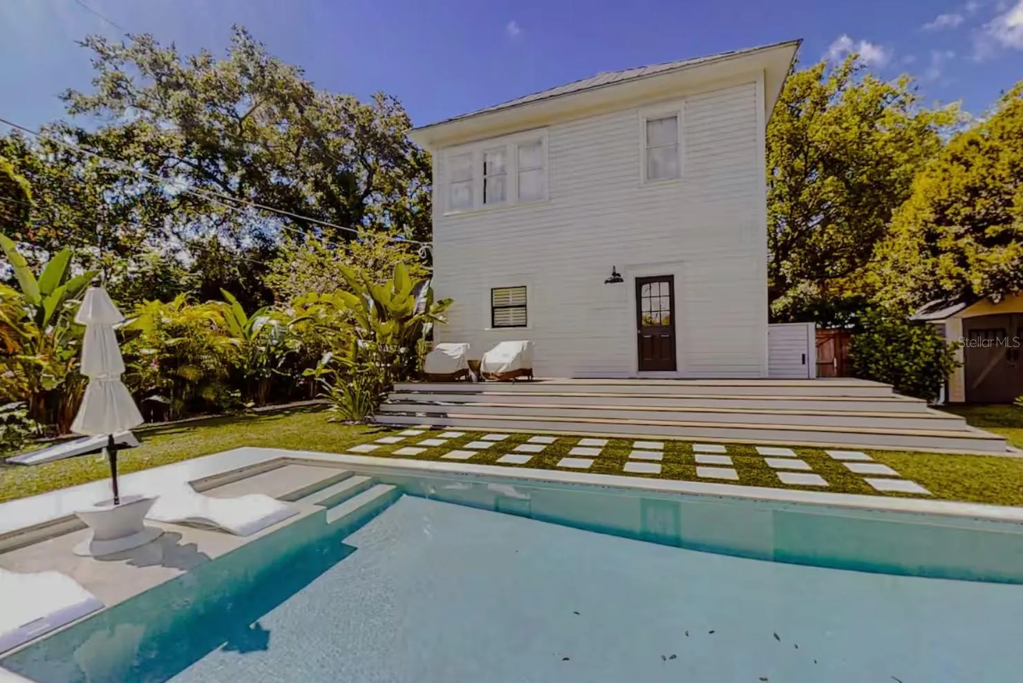 510 E AMELIA AVE