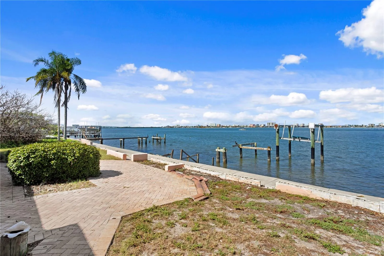1840 VENETIAN POINT DR