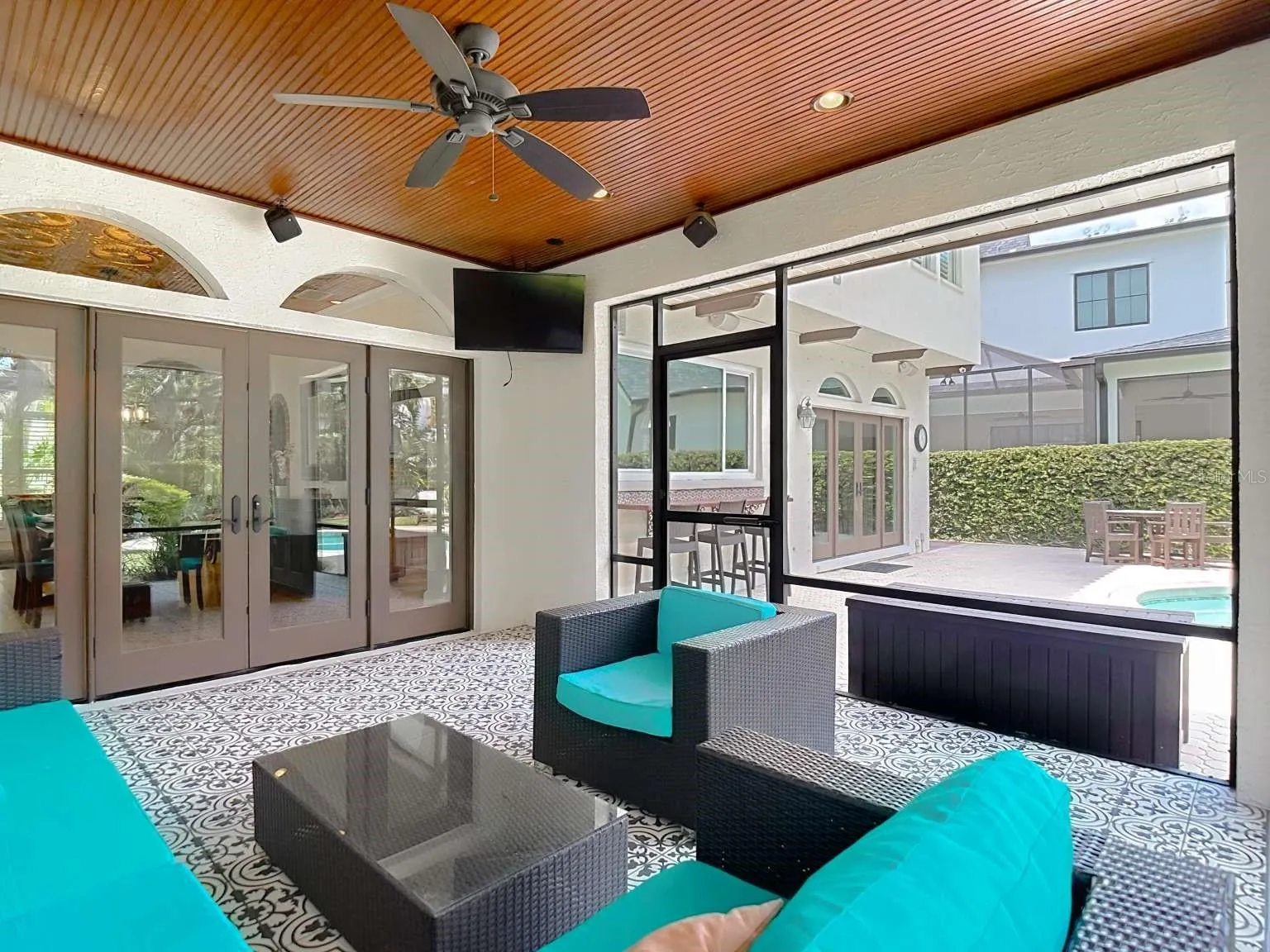 4215 W CULBREATH AVE