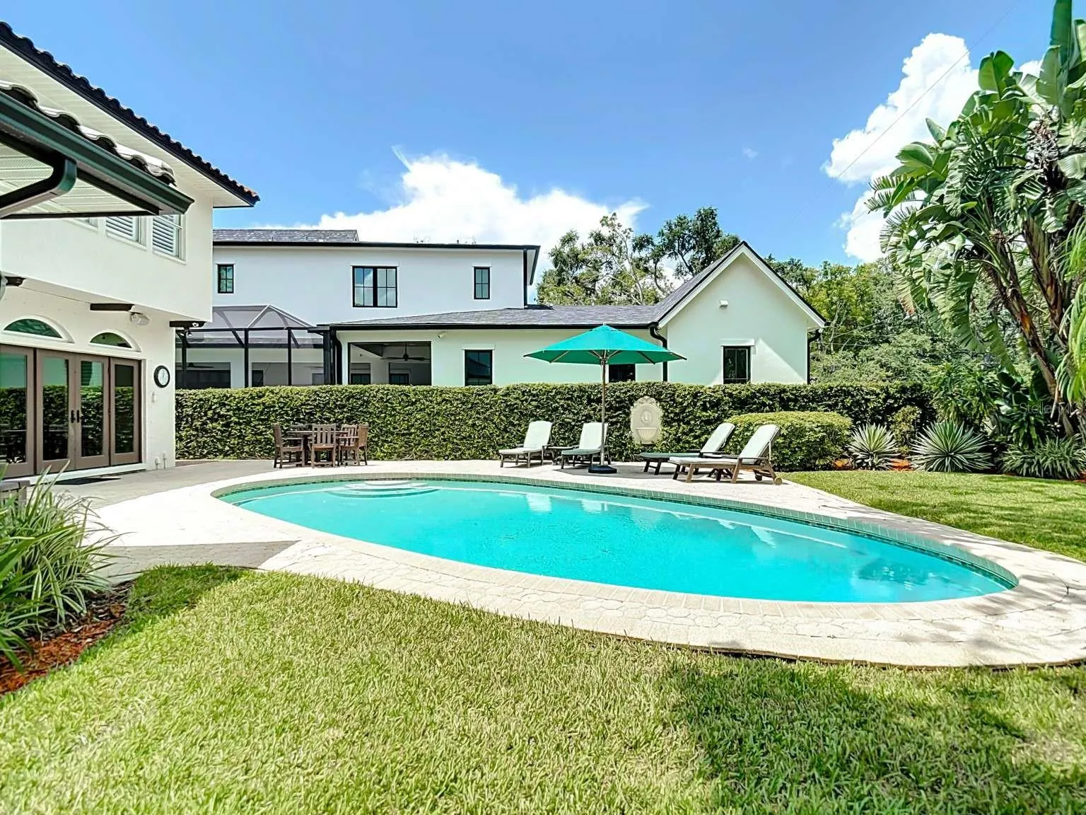4215 W CULBREATH AVE