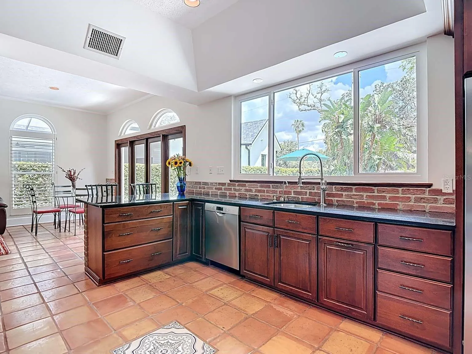 4215 W CULBREATH AVE