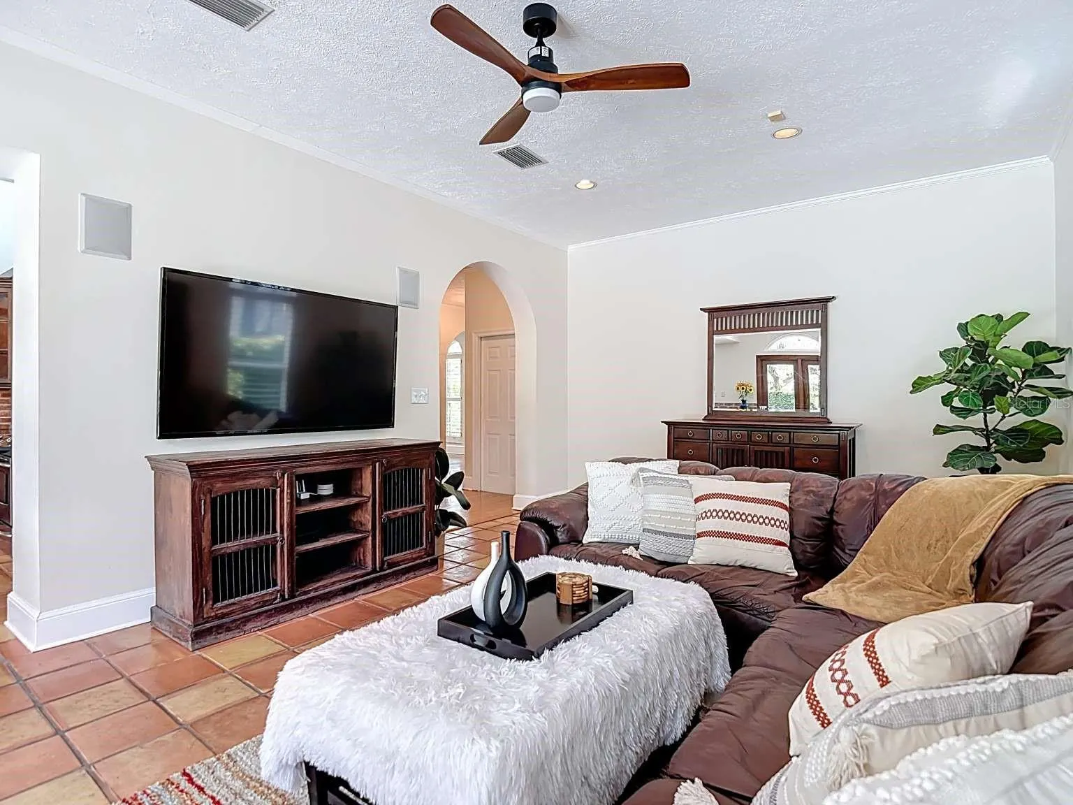 4215 W CULBREATH AVE