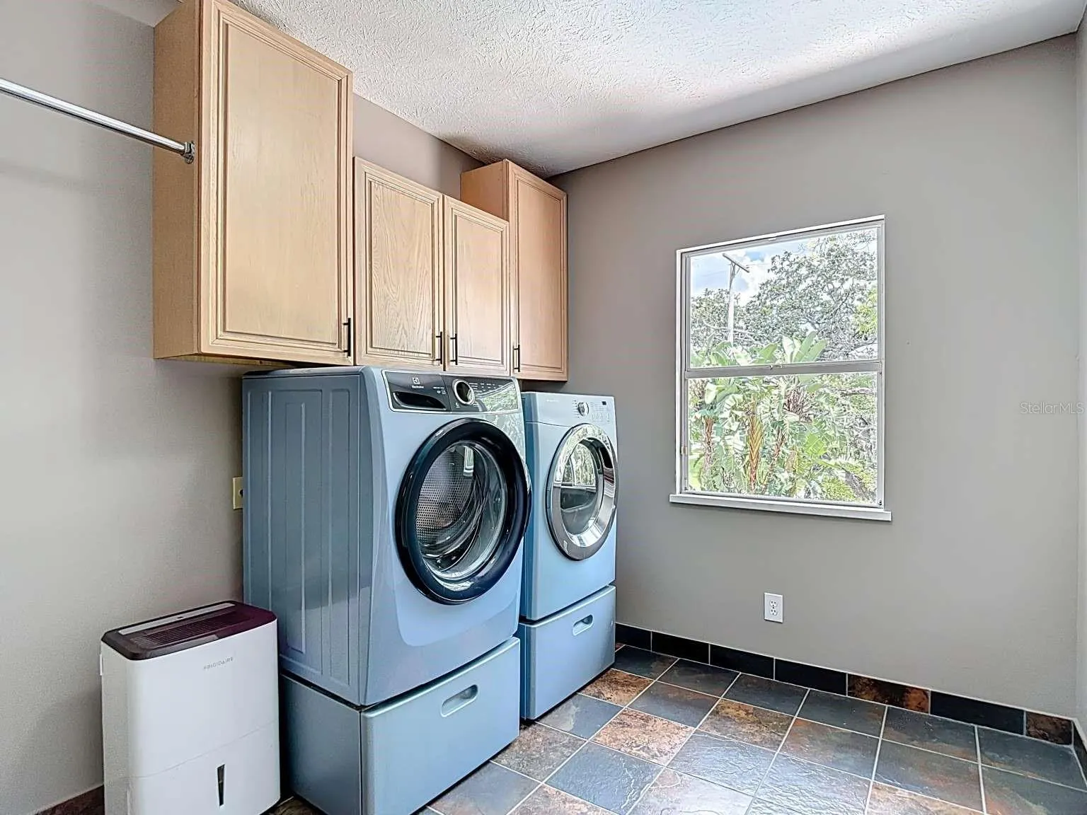 4215 W CULBREATH AVE