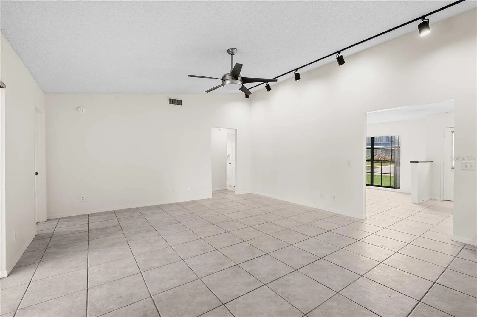 803 BENNINGER DR
