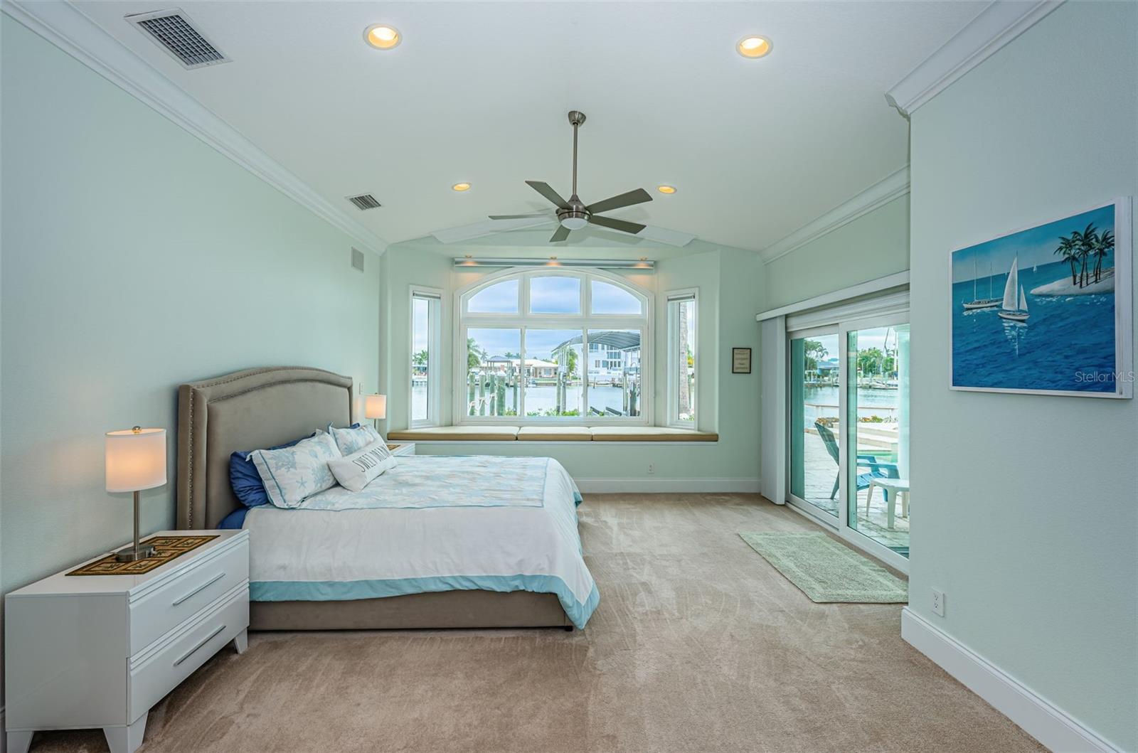 19 LEEWARD IS