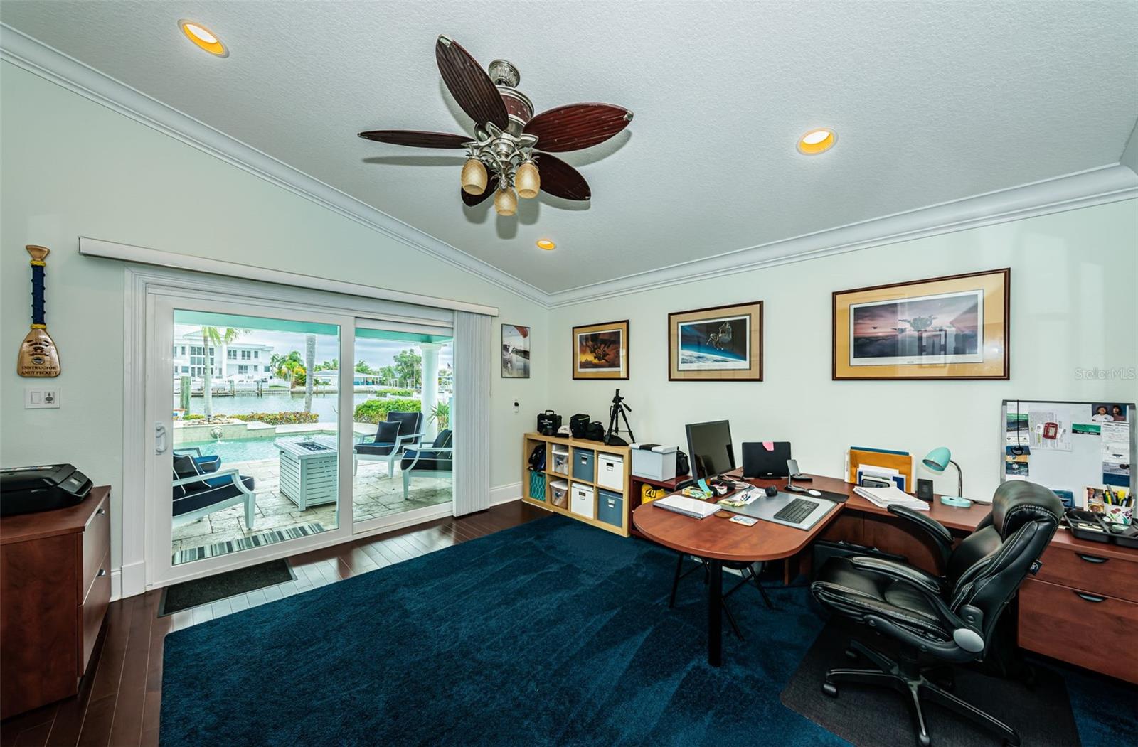 19 LEEWARD IS