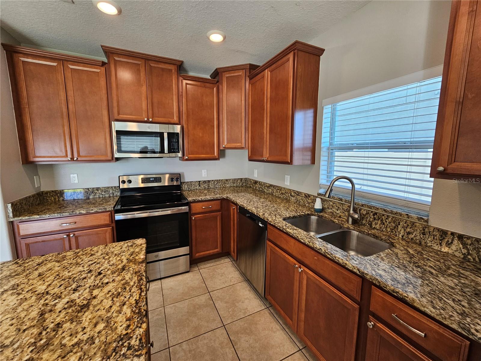 1828 HAWKS VIEW DR