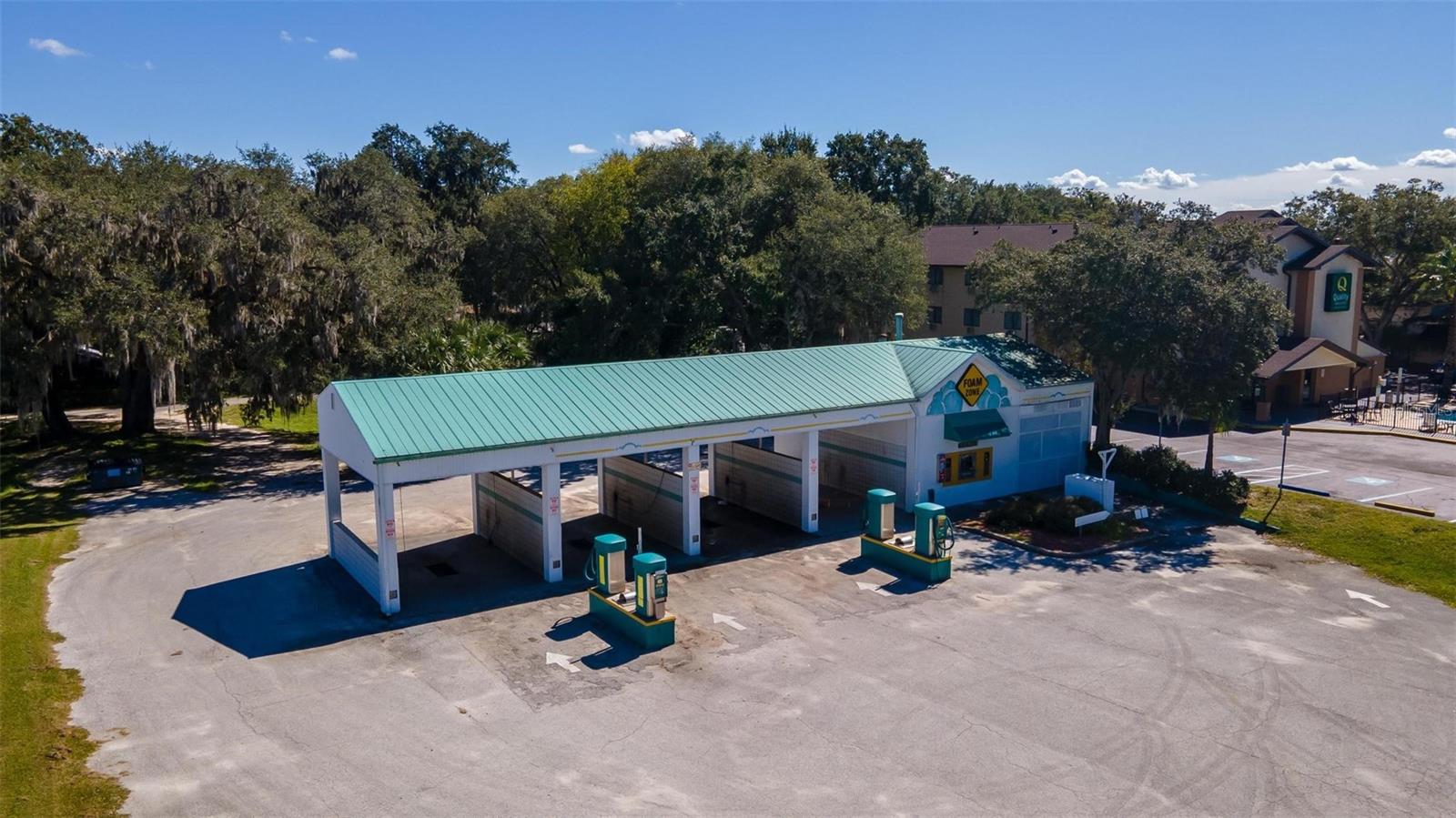 1394 W NORTH BLVD