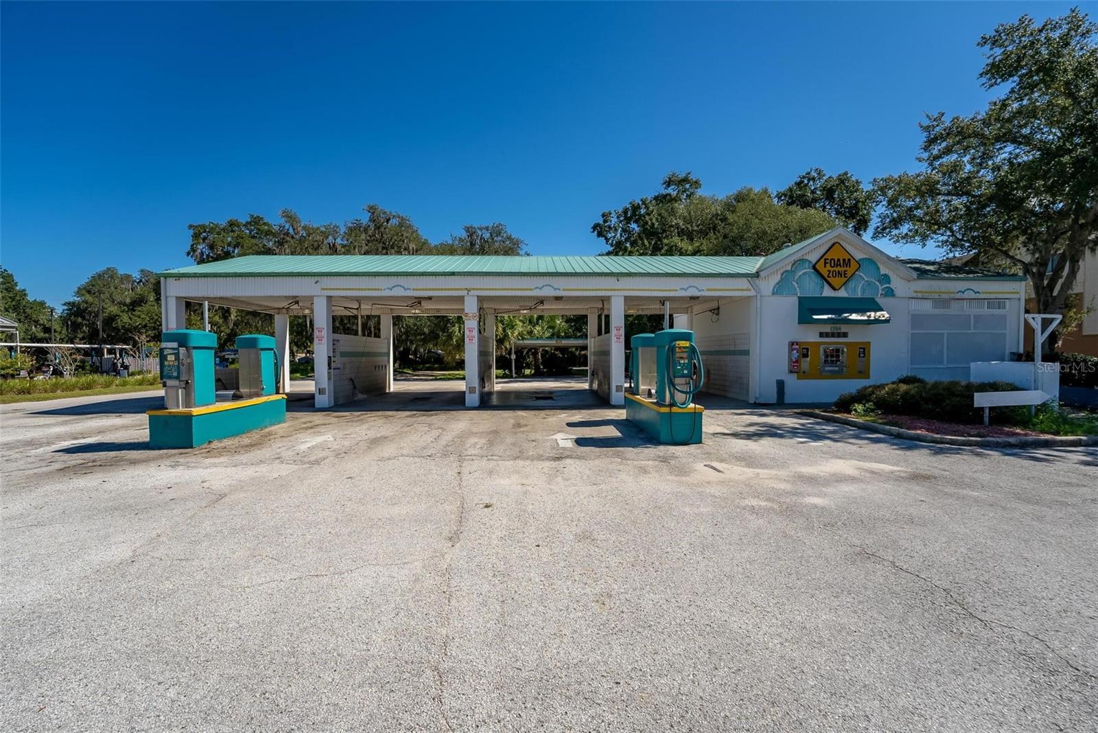 1394 W NORTH BLVD
