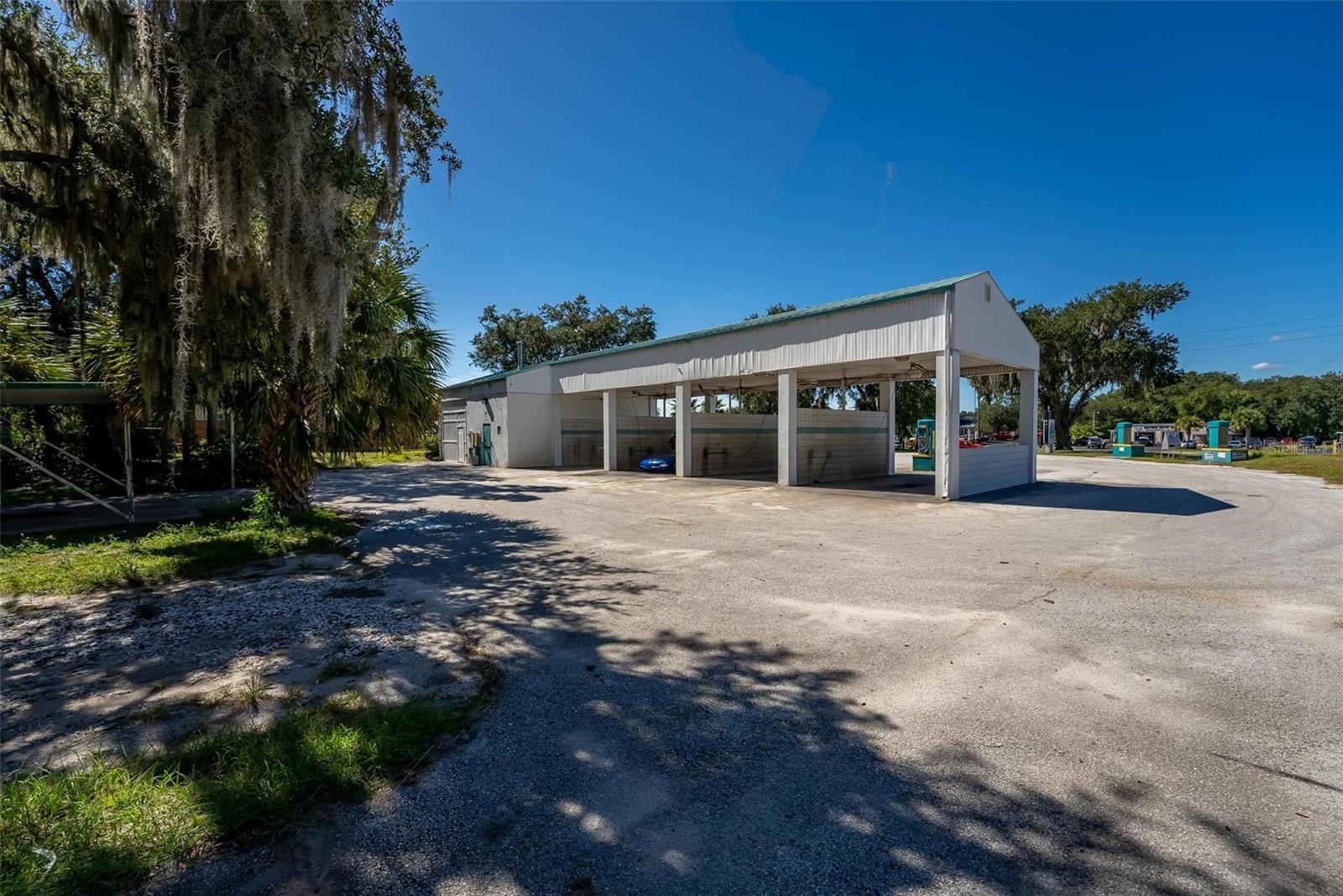 1394 W NORTH BLVD