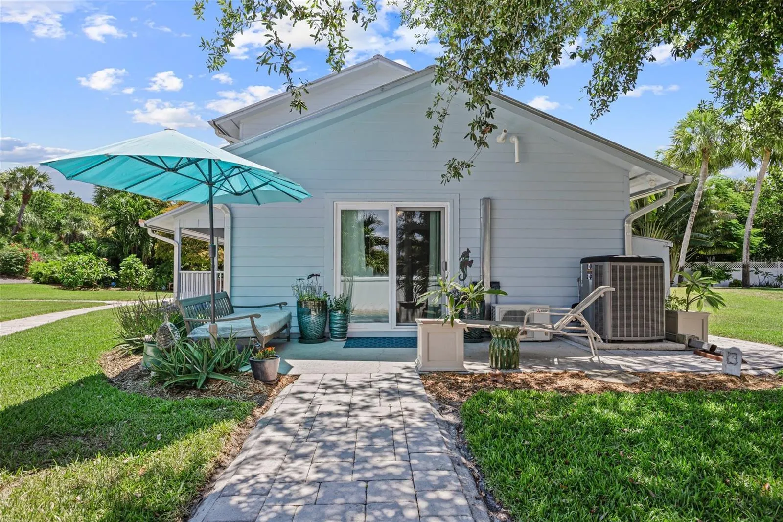 2225 GENESEA LN