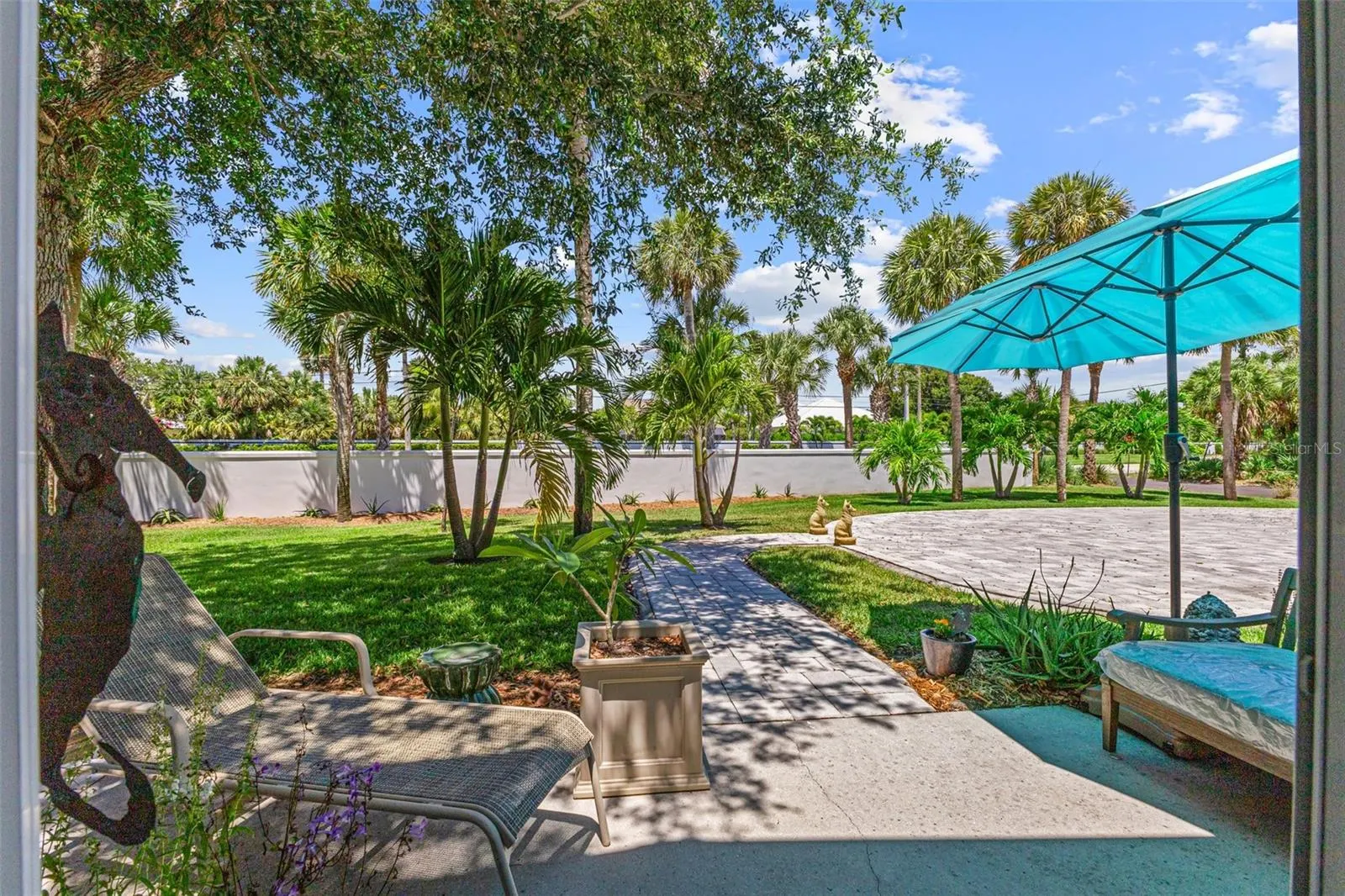 2225 GENESEA LN