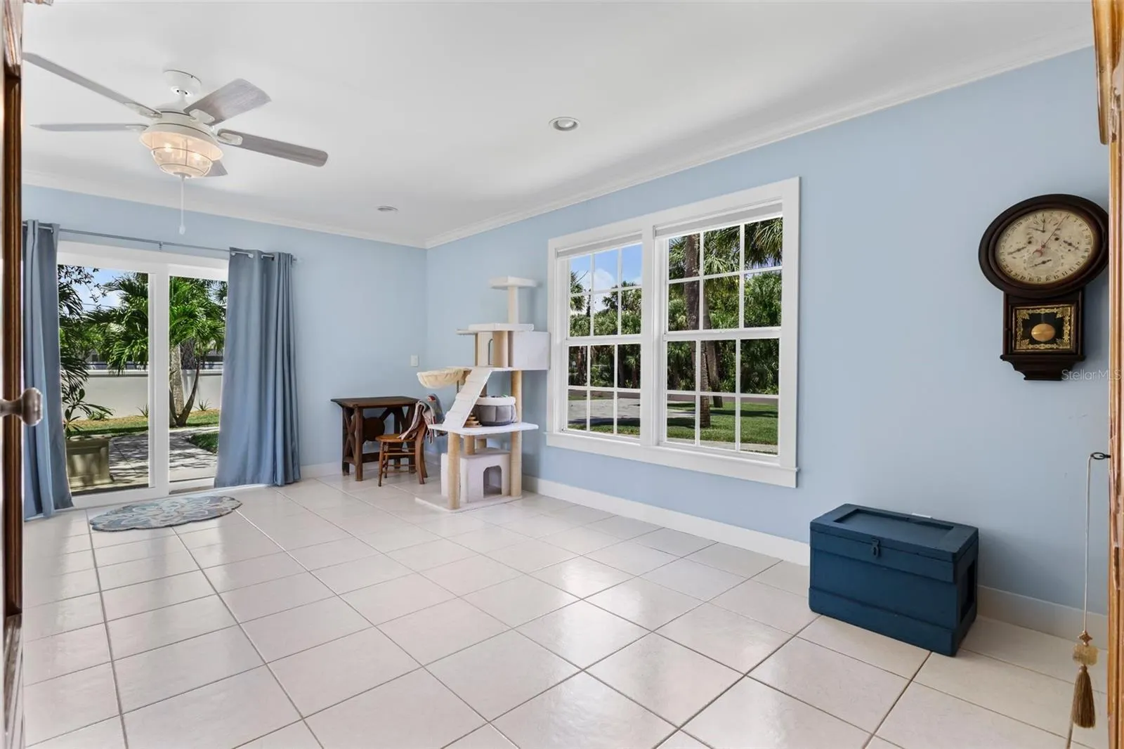 2225 GENESEA LN