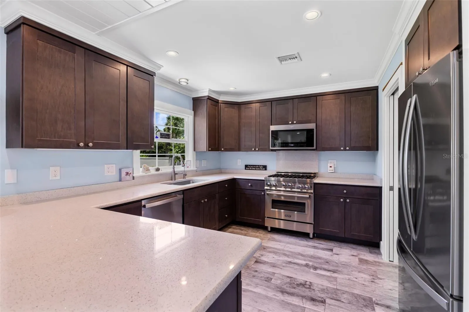 2225 GENESEA LN