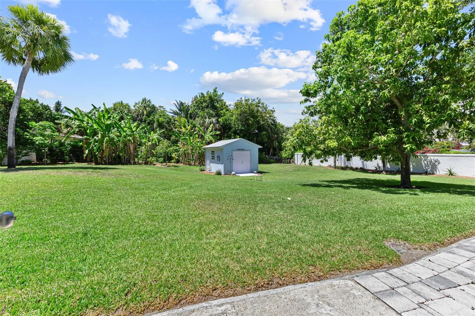 2225 GENESEA LN