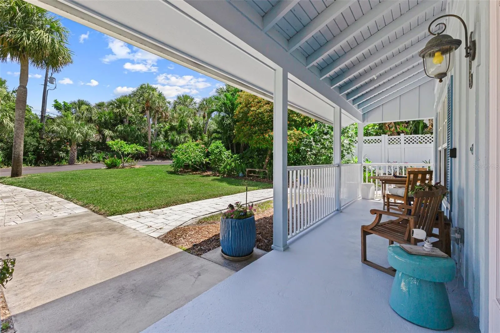 2225 GENESEA LN