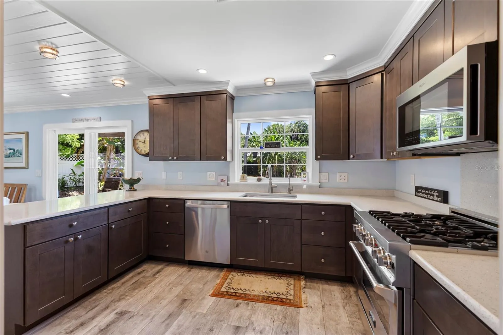 2225 GENESEA LN