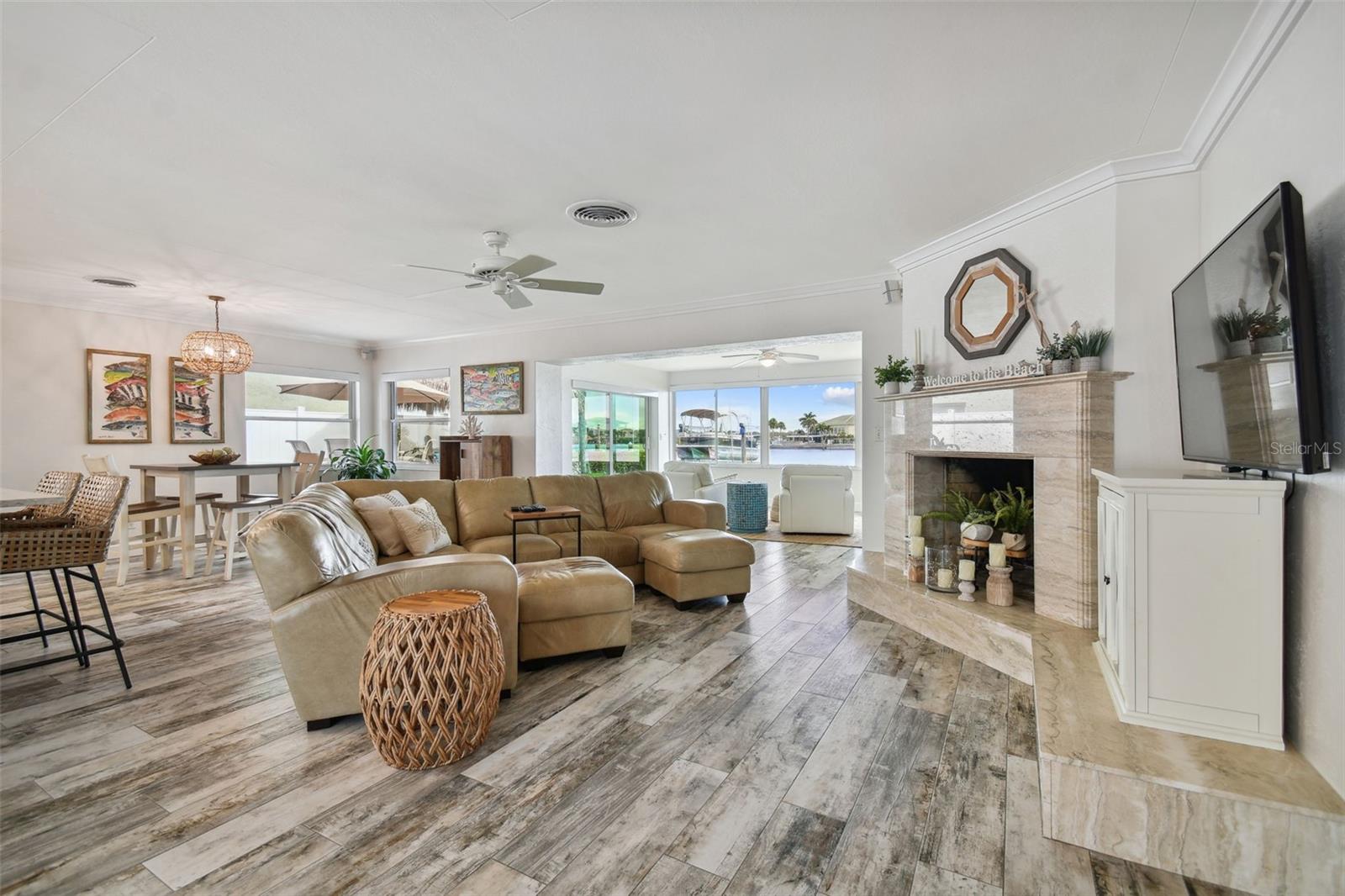 577 CRYSTAL DR