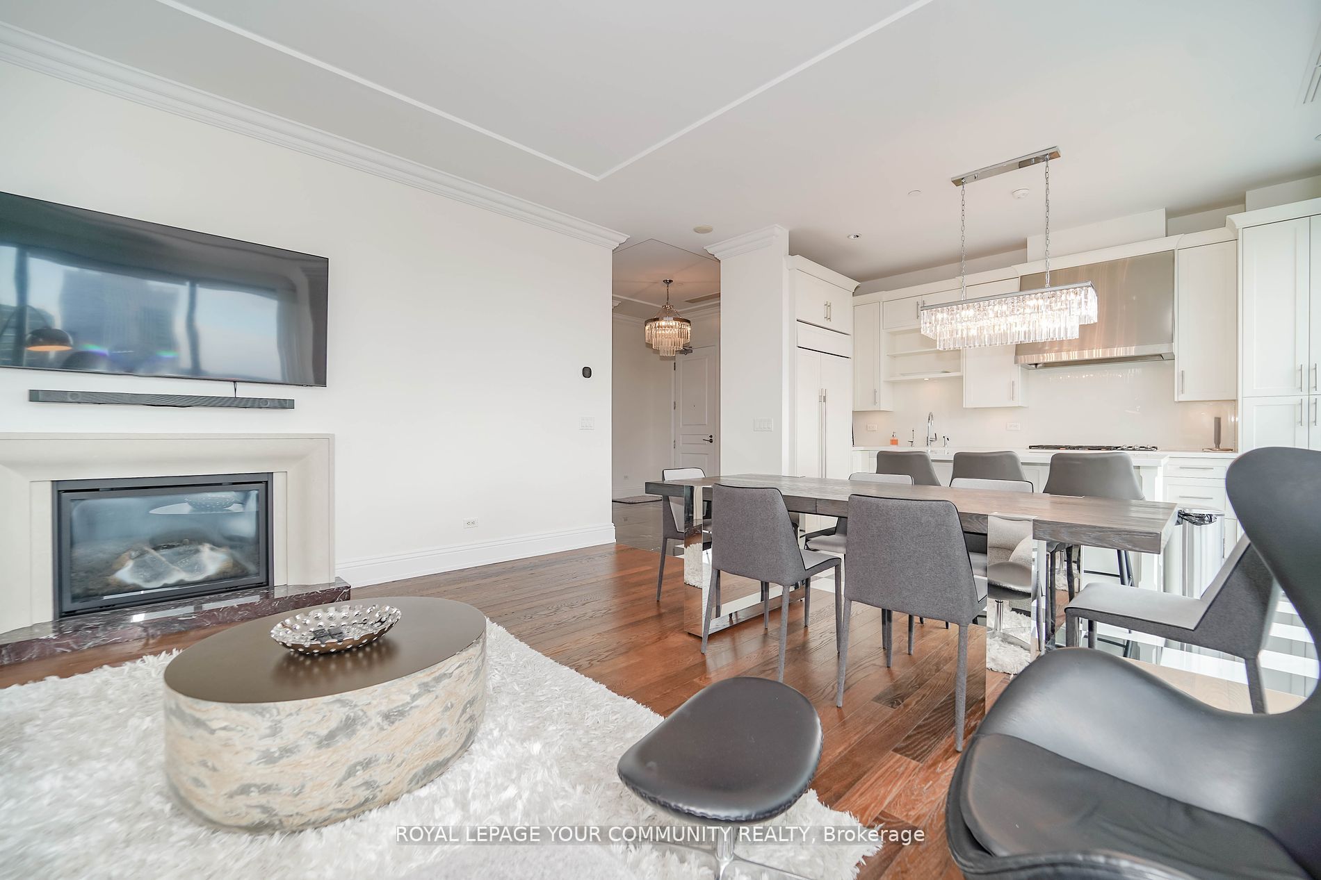 183 Wellington St W, #3903