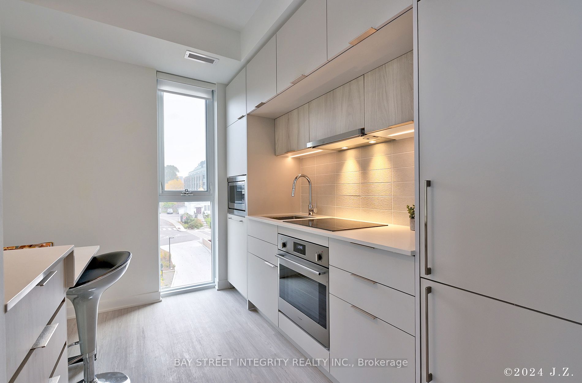 185 Alberta Ave, #403