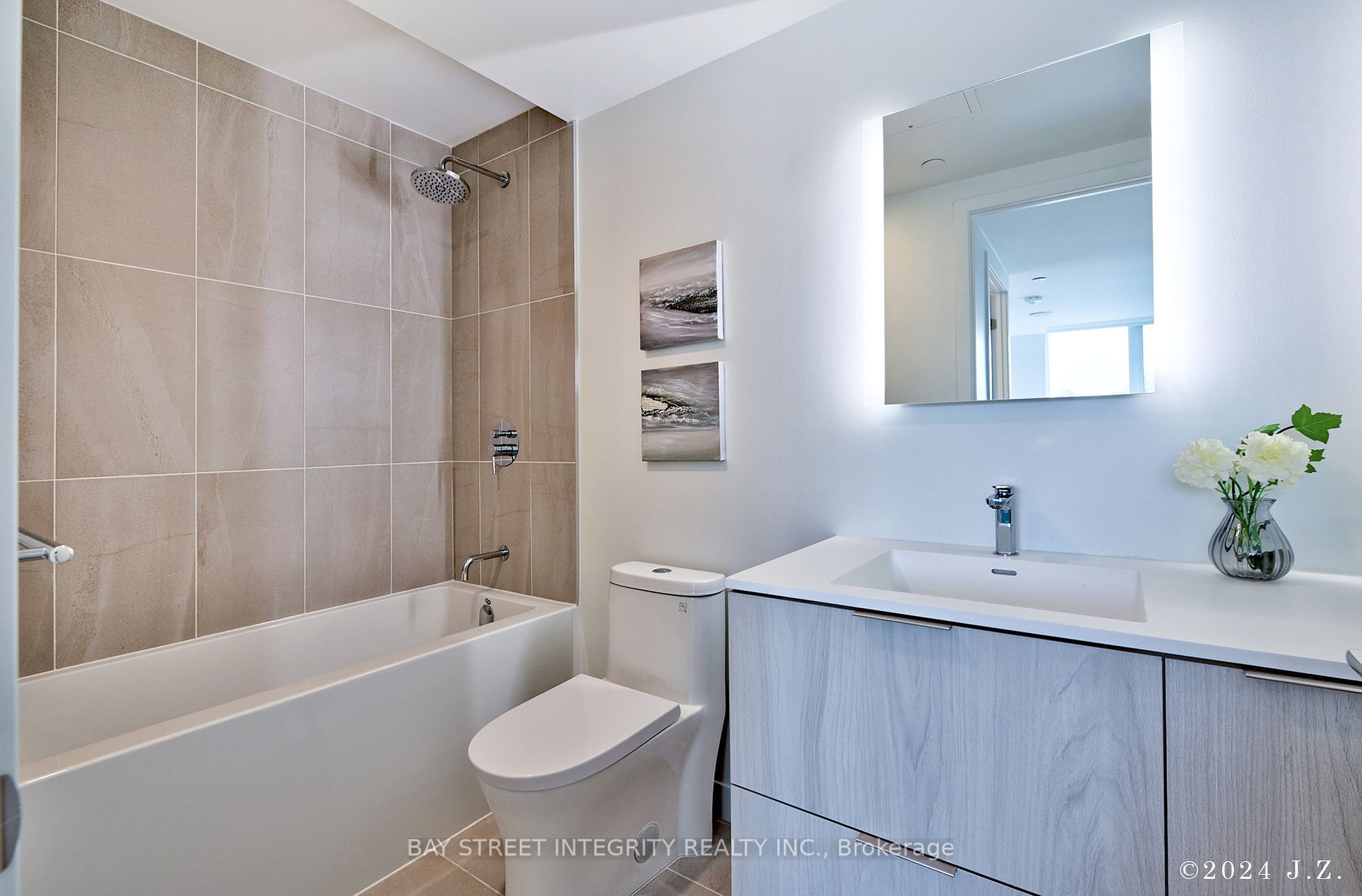 185 Alberta Ave, #403