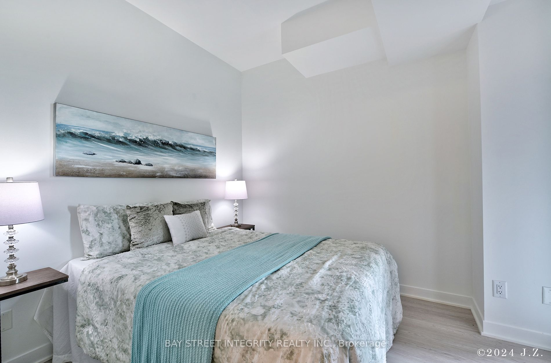 185 Alberta Ave, #403