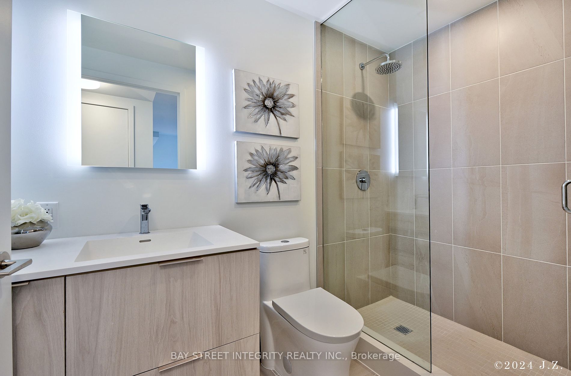 185 Alberta Ave, #403