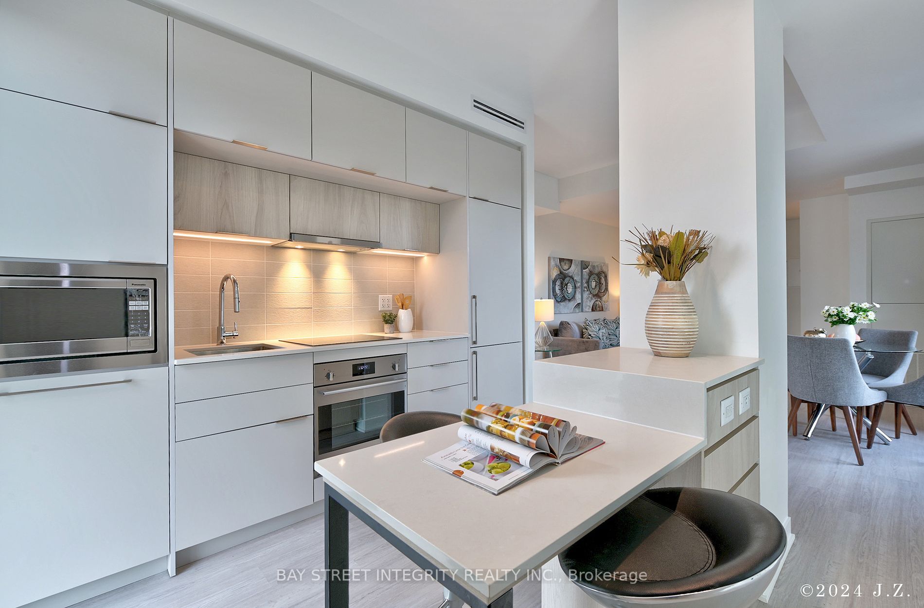 185 Alberta Ave, #403