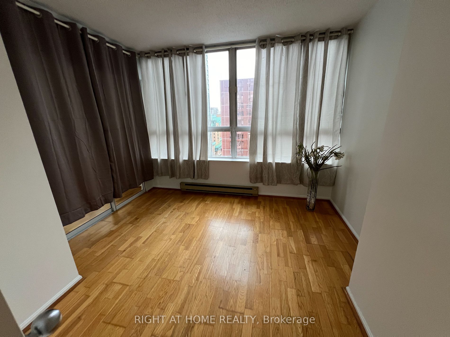 711 Bay St, #1616