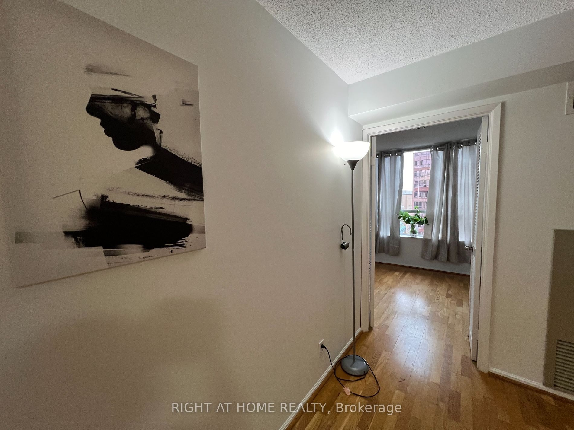 711 Bay St, #1616