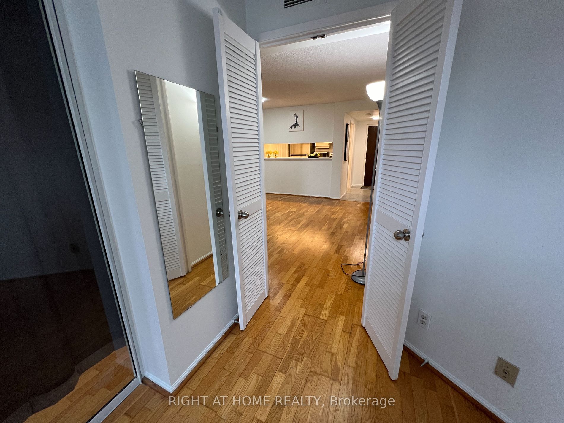 711 Bay St, #1616